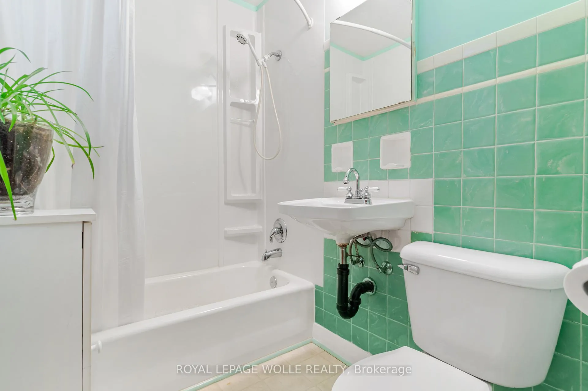 Photo 18 of 34 6 Avenue, Kitchener — HOMEH