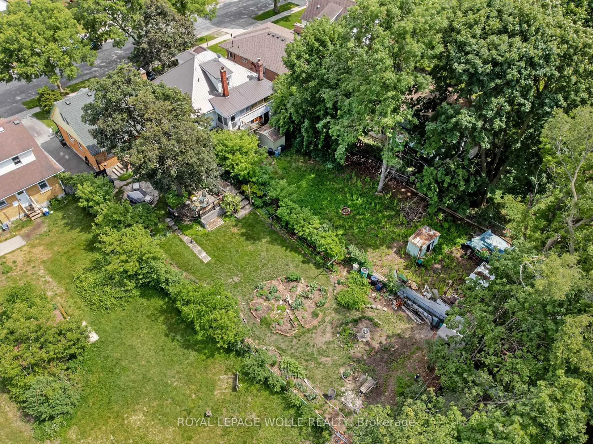Photo 43 of 34 6 Avenue, Kitchener — HOMEH