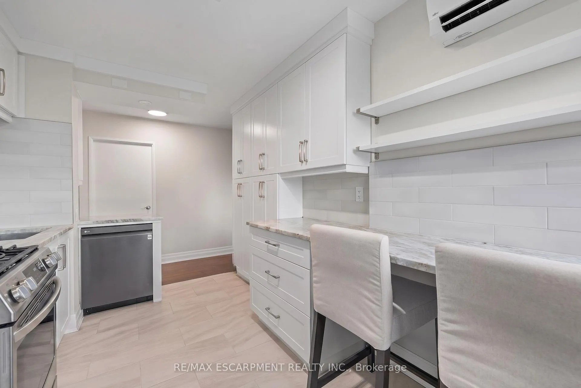 Photo 9 of Unit 414, 700 Dynes Road, Burlington, Roseland — HOMEH