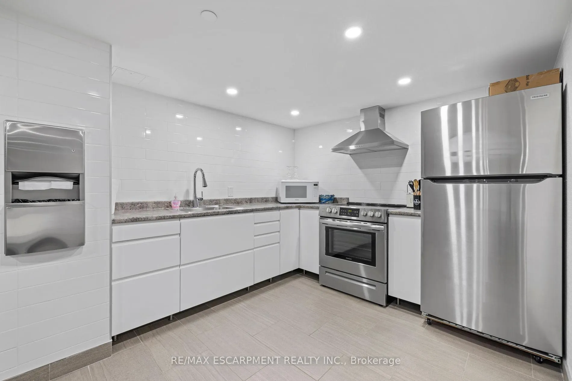 Photo 25 of Unit 414, 700 Dynes Road, Burlington, Roseland — HOMEH