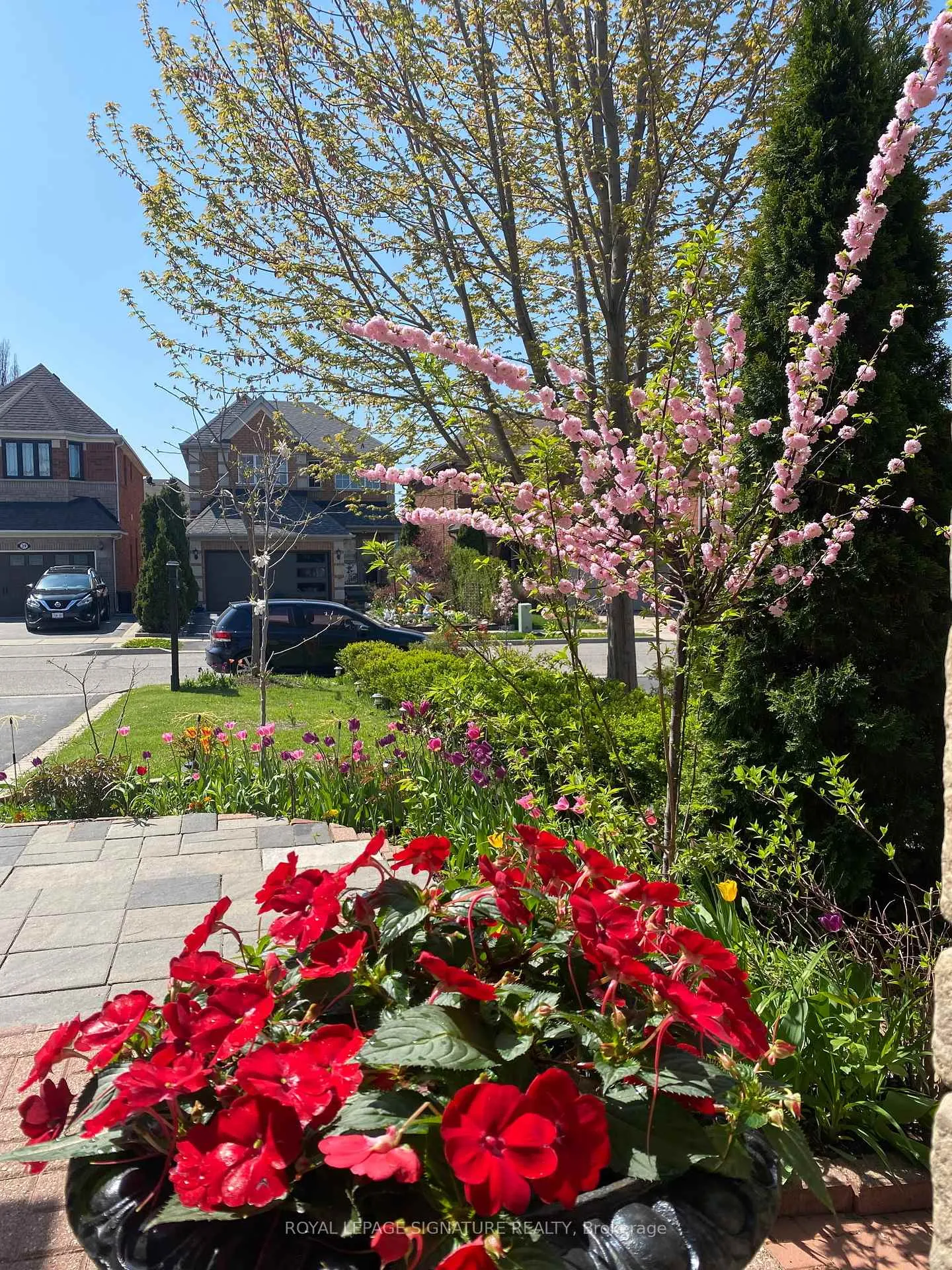 Photo 4 of 40 Tuscana Boulevard, Vaughan, Patterson — HOMEH
