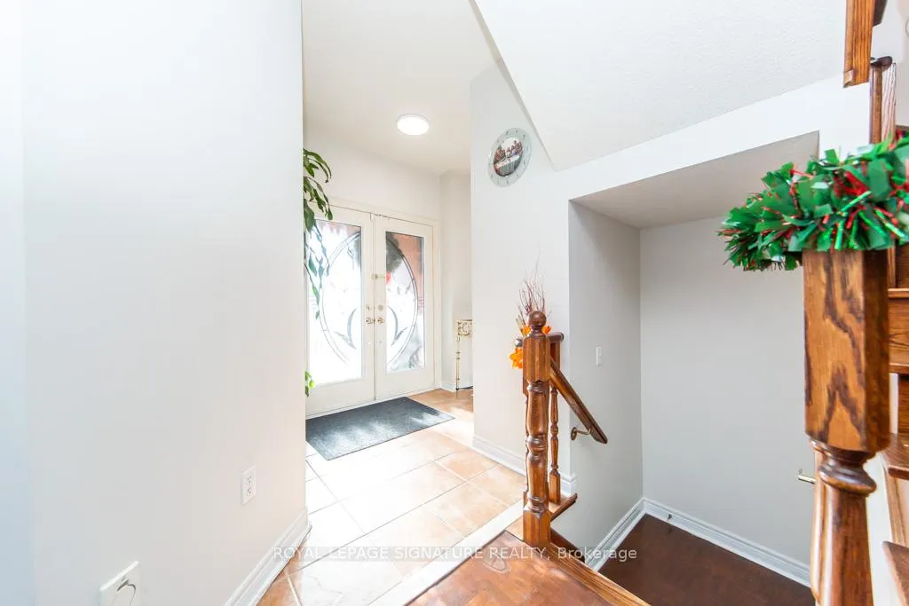Photo 6 of 40 Tuscana Boulevard, Vaughan, Patterson — HOMEH