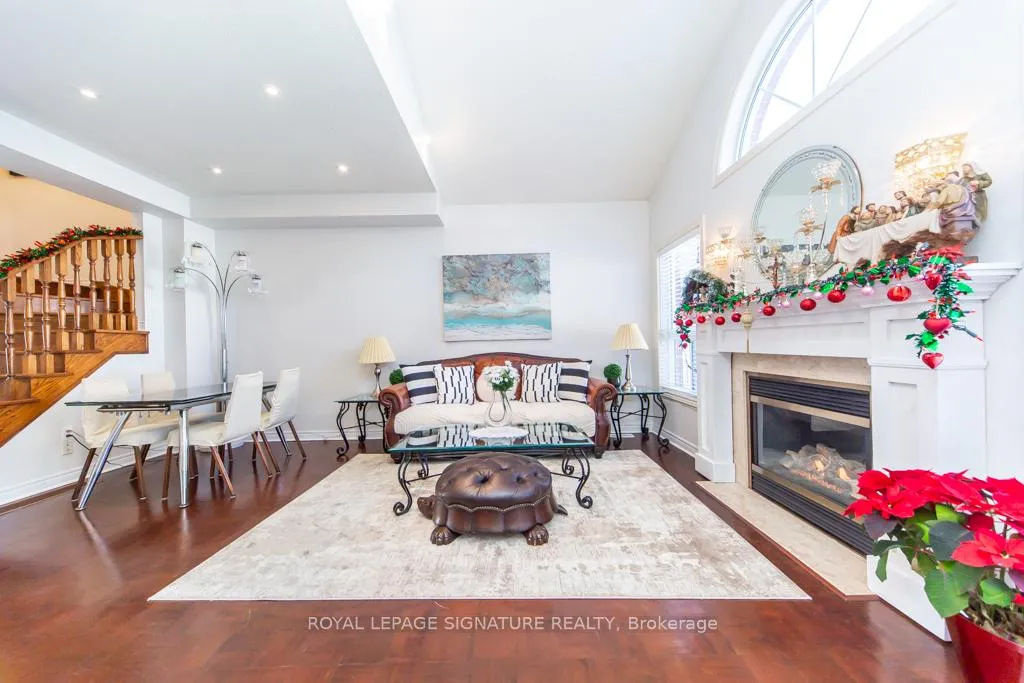 Photo 10 of 40 Tuscana Boulevard, Vaughan, Patterson — HOMEH