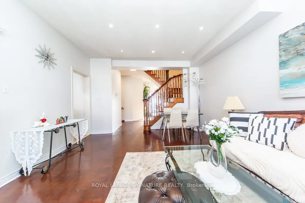 Photo 11 of 40 Tuscana Boulevard, Vaughan, Patterson — HOMEH