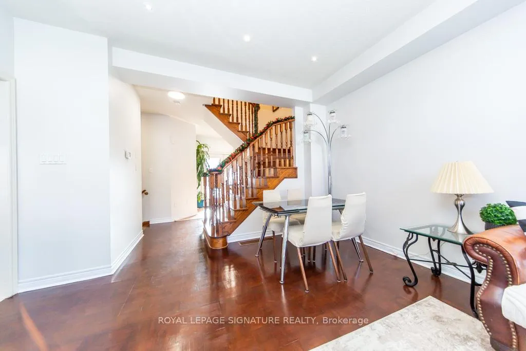 Photo 12 of 40 Tuscana Boulevard, Vaughan, Patterson — HOMEH