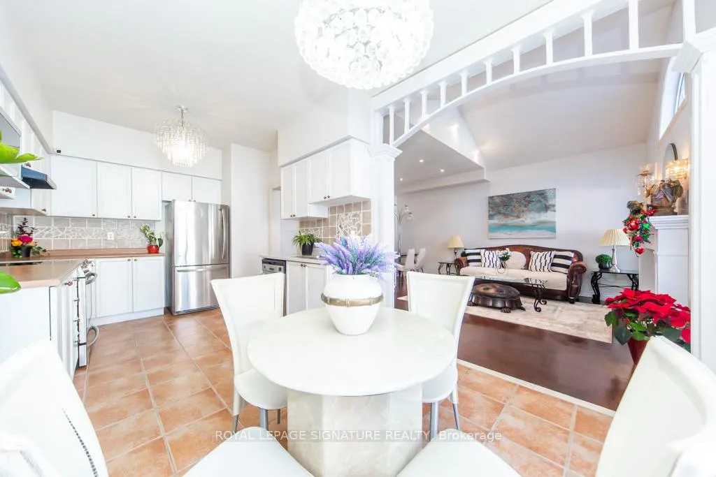 Photo 15 of 40 Tuscana Boulevard, Vaughan, Patterson — HOMEH