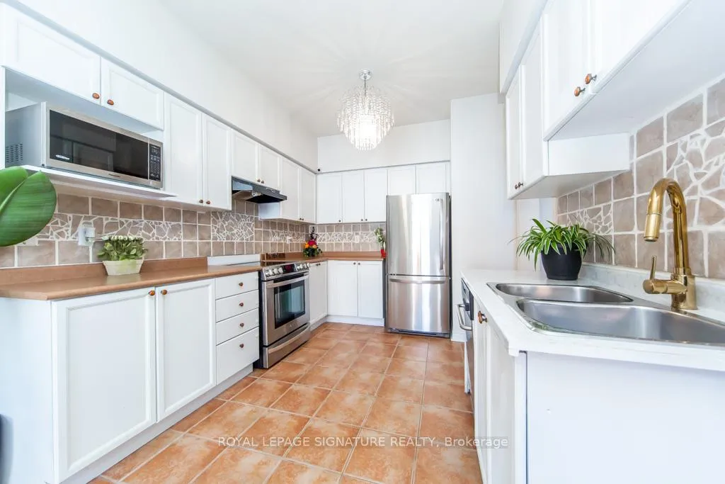 Photo 16 of 40 Tuscana Boulevard, Vaughan, Patterson — HOMEH