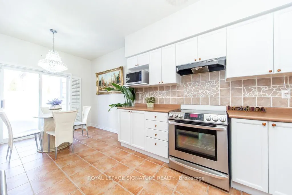 Photo 17 of 40 Tuscana Boulevard, Vaughan, Patterson — HOMEH