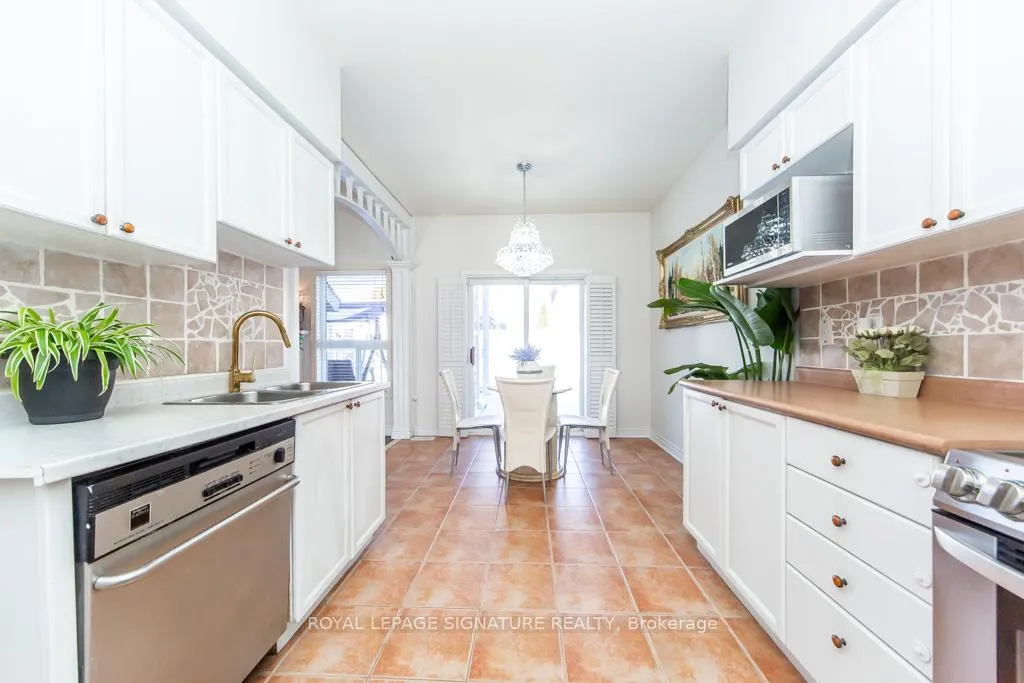 Photo 18 of 40 Tuscana Boulevard, Vaughan, Patterson — HOMEH
