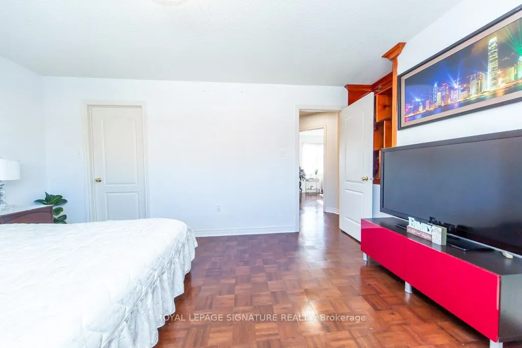 Photo 26 of 40 Tuscana Boulevard, Vaughan, Patterson — HOMEH