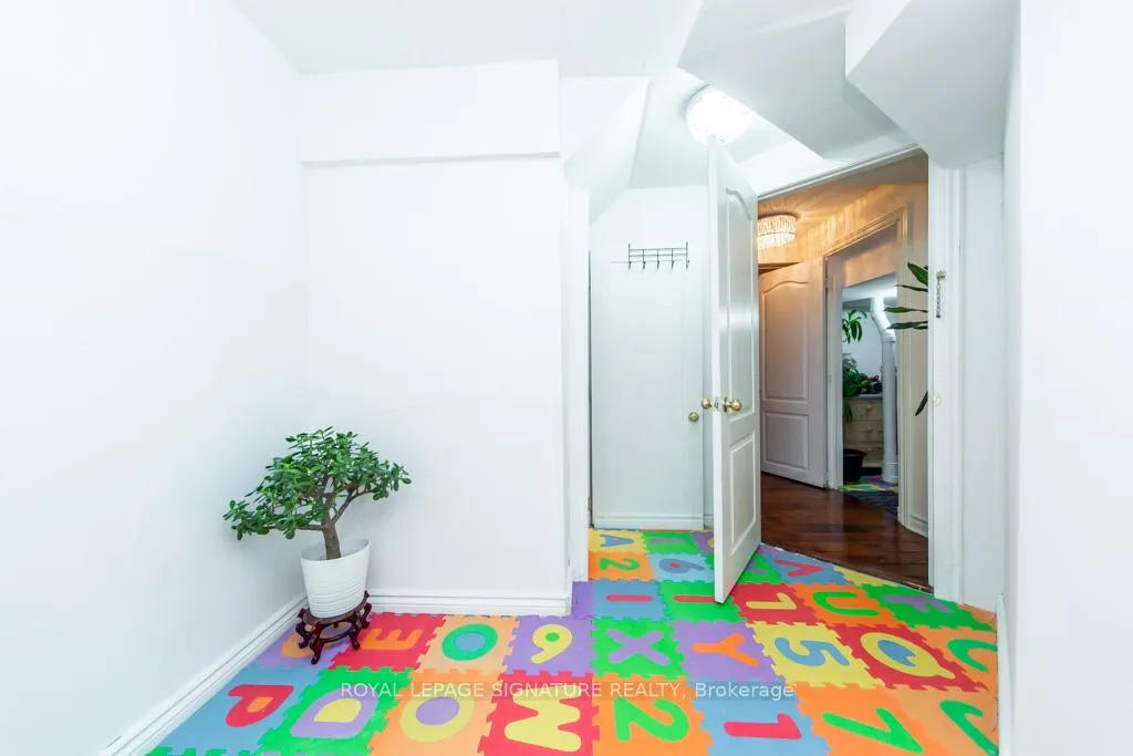 Photo 45 of 40 Tuscana Boulevard, Vaughan, Patterson — HOMEH