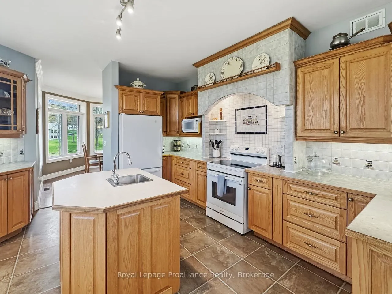 Photo 10 of 1049 County Road 23, Prince Edward County, Ameliasburg Ward — HOMEH