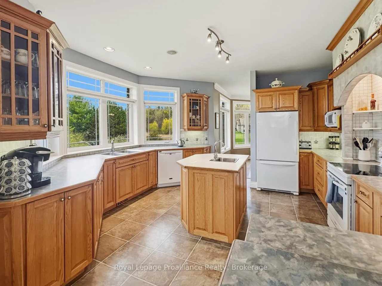 Photo 11 of 1049 County Road 23, Prince Edward County, Ameliasburg Ward — HOMEH