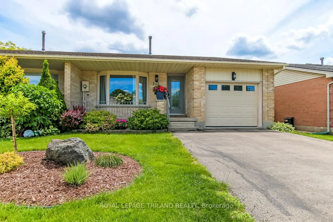 Photo 3 of 122 Manor Road, St. Thomas — HOMEH