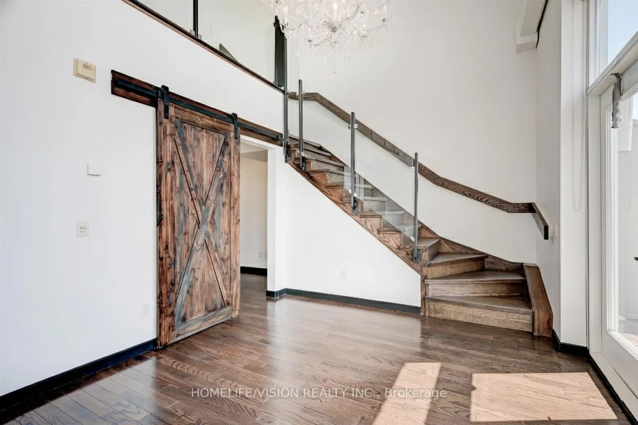 Front of Unit Ph505, 915 King Street W