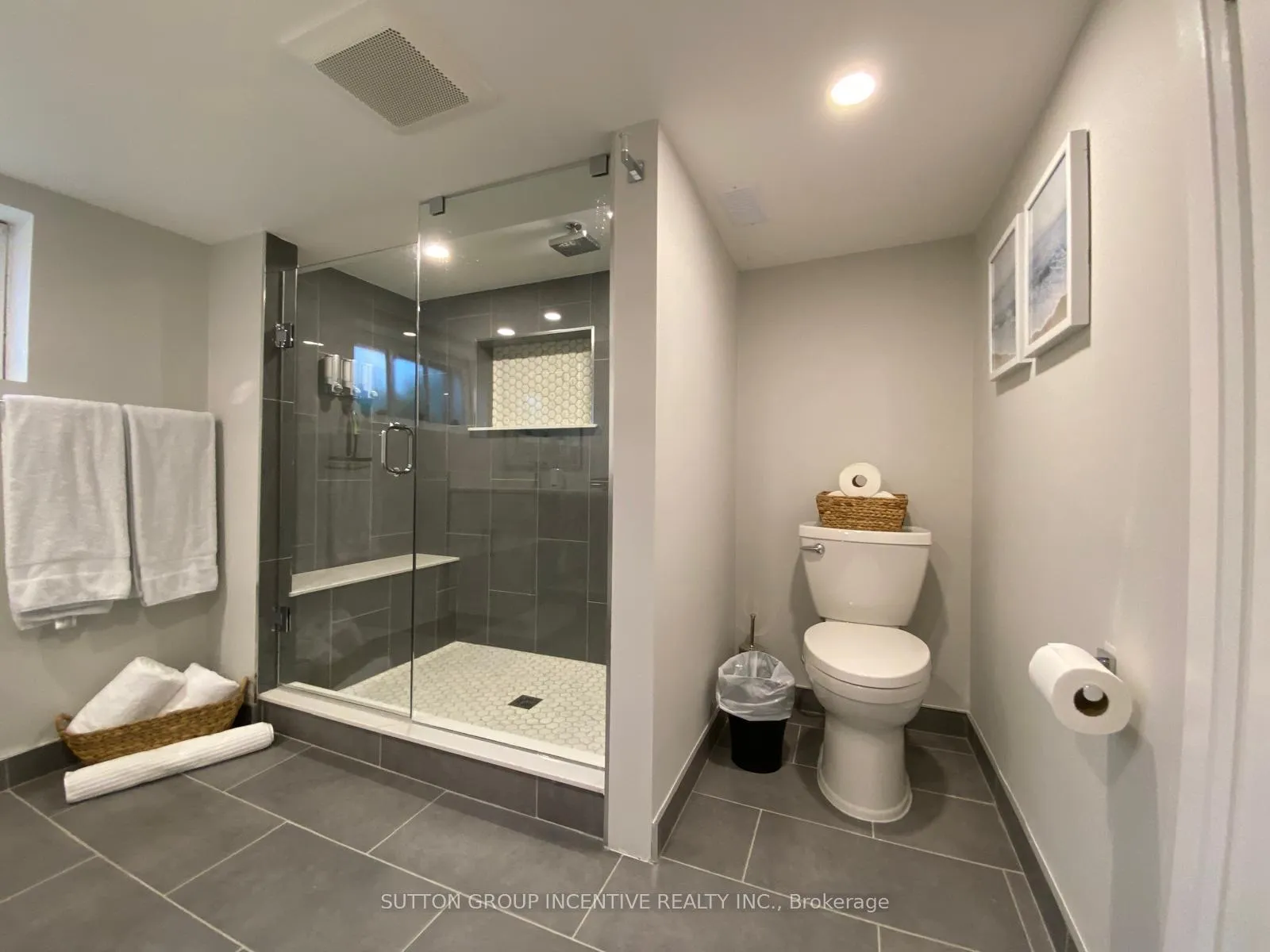 Photo 5 of 5151 Kitchener Street, Niagara Falls, Clifton Hill — HOMEH