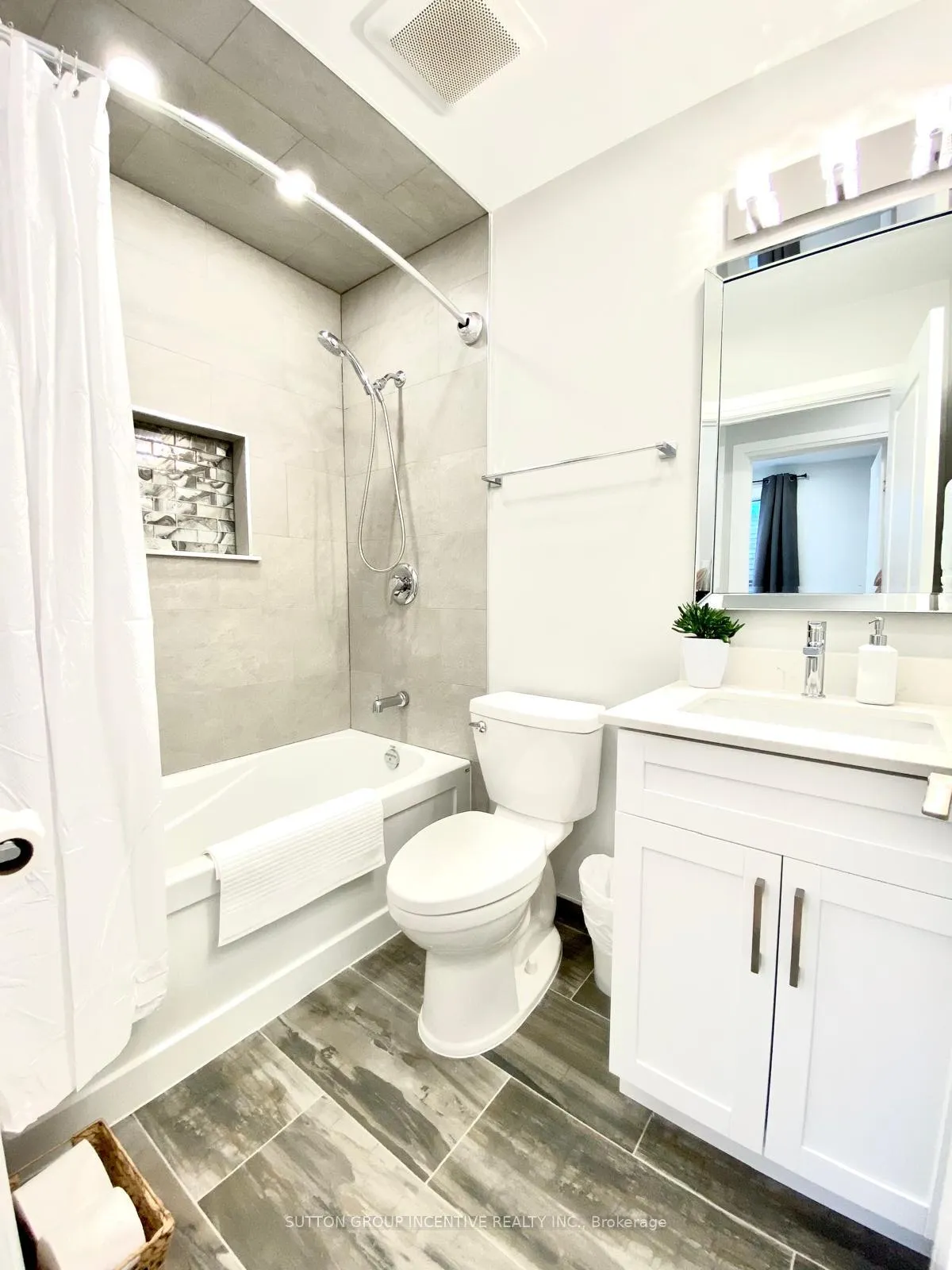Photo 15 of 5151 Kitchener Street, Niagara Falls, Clifton Hill — HOMEH