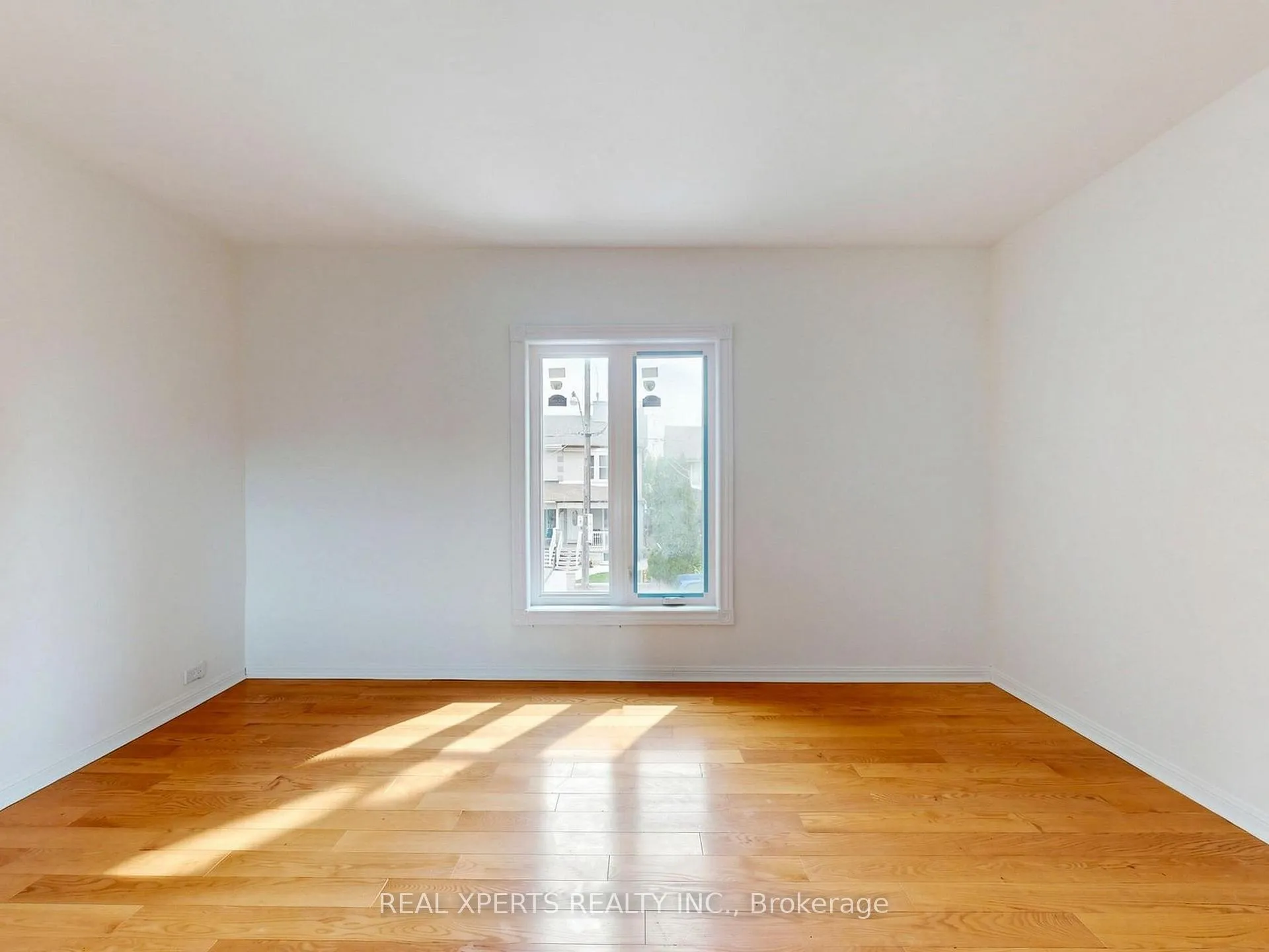 Photo 18 of 52 Laughton Avenue, Toronto, Weston-Pellam Park — HOMEH