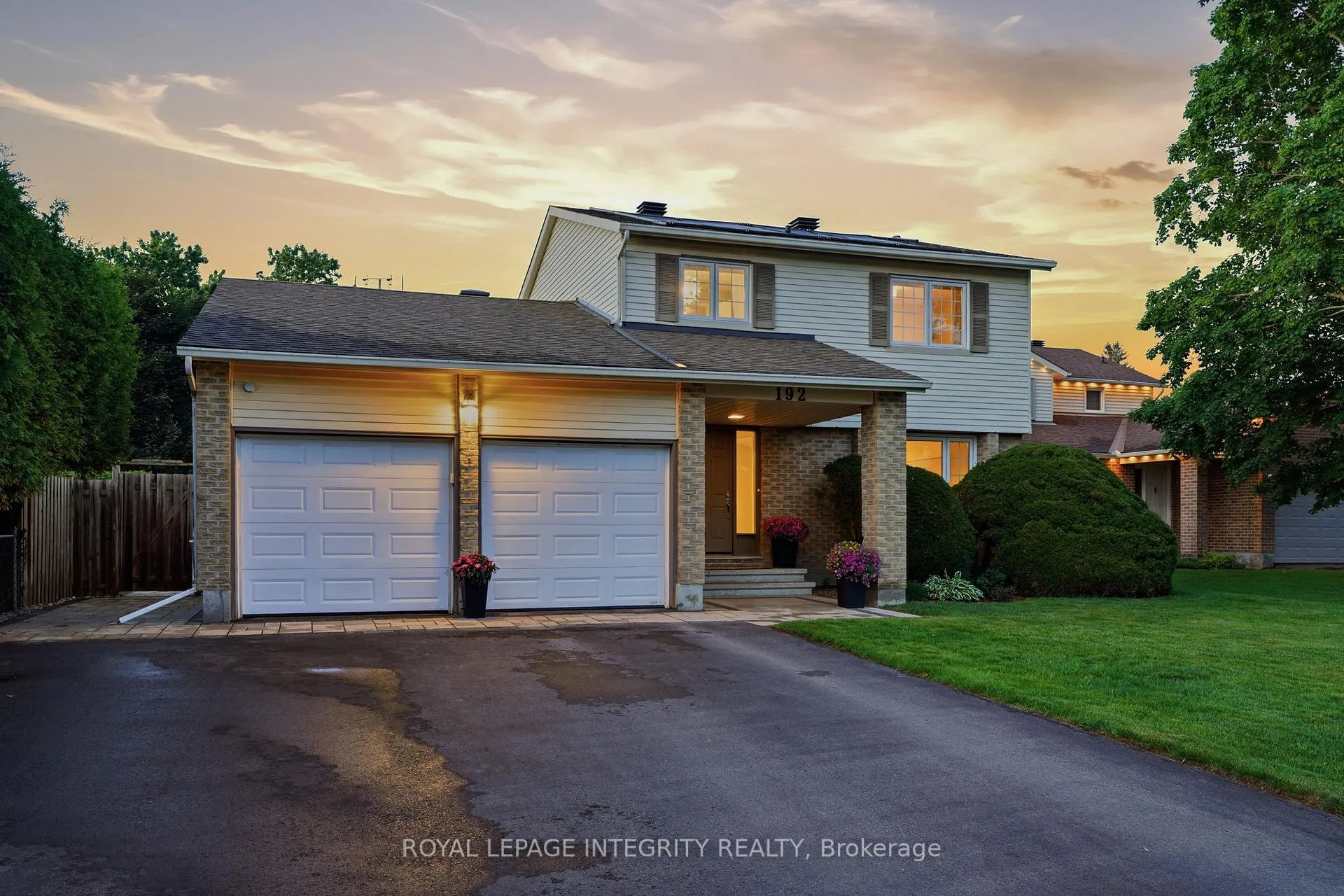 Photo 2 of 192 Park Grove Drive, Ottawa, Queenswood Heights South — HOMEH
