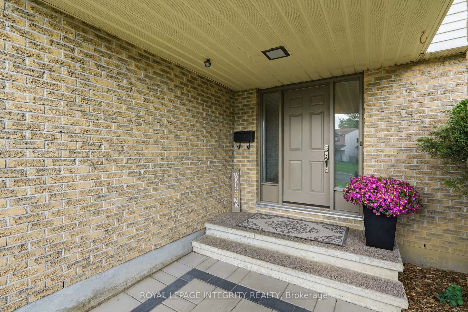 Photo 5 of 192 Park Grove Drive, Ottawa, Queenswood Heights South — HOMEH