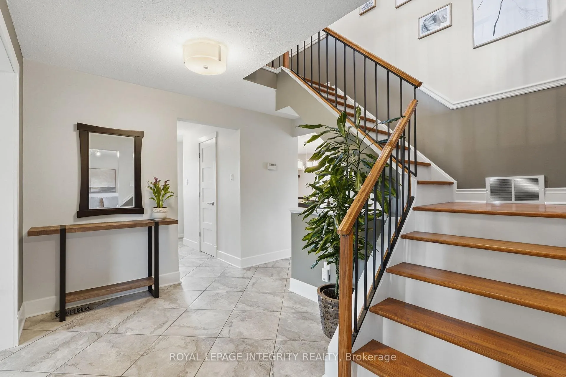 Photo 7 of 192 Park Grove Drive, Ottawa, Queenswood Heights South — HOMEH