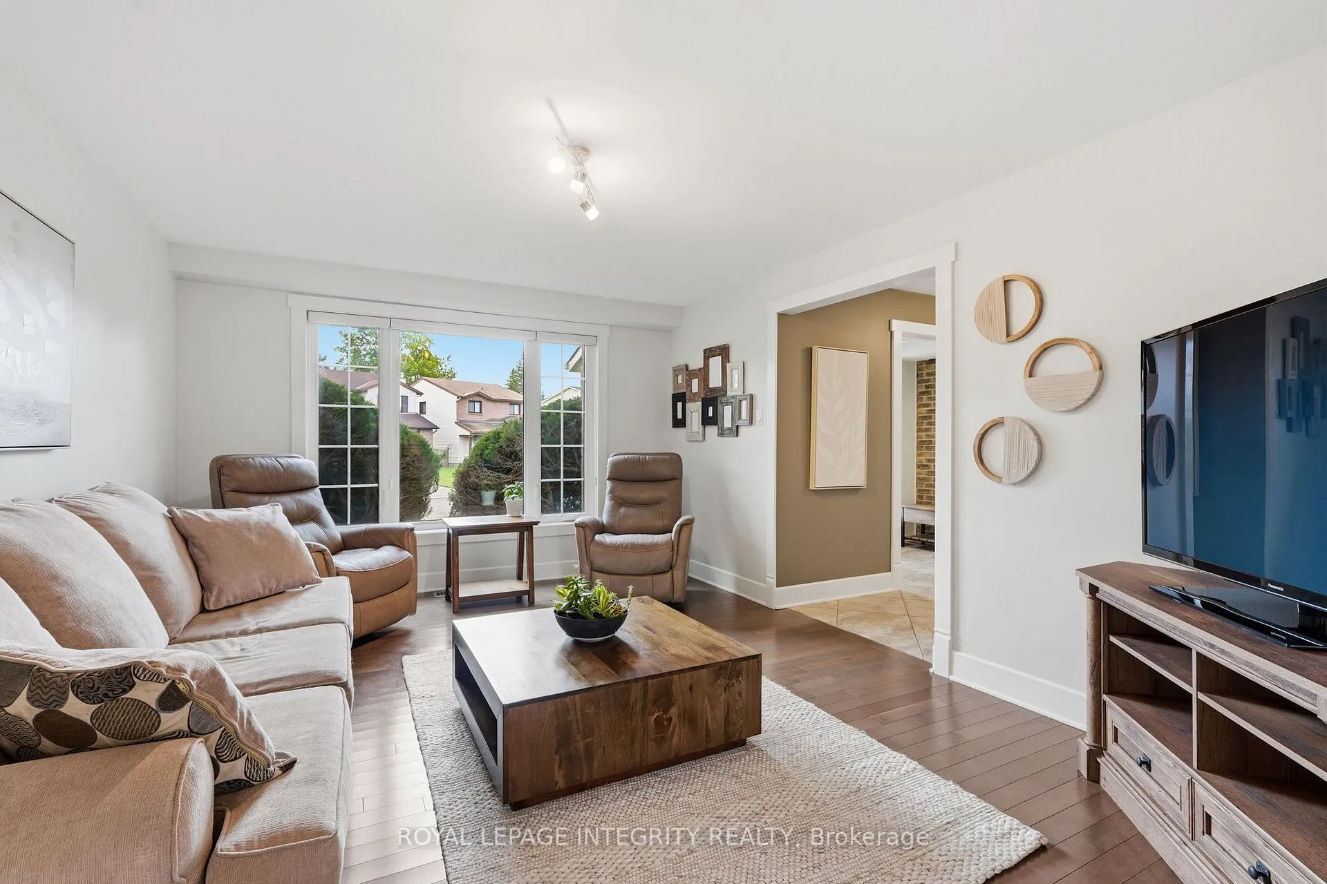 Photo 10 of 192 Park Grove Drive, Ottawa, Queenswood Heights South — HOMEH