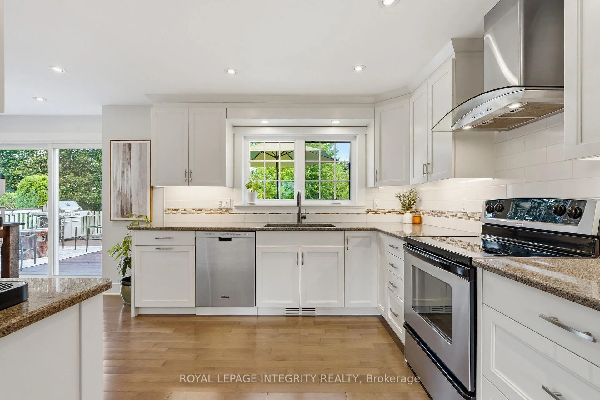 Photo 13 of 192 Park Grove Drive, Ottawa, Queenswood Heights South — HOMEH