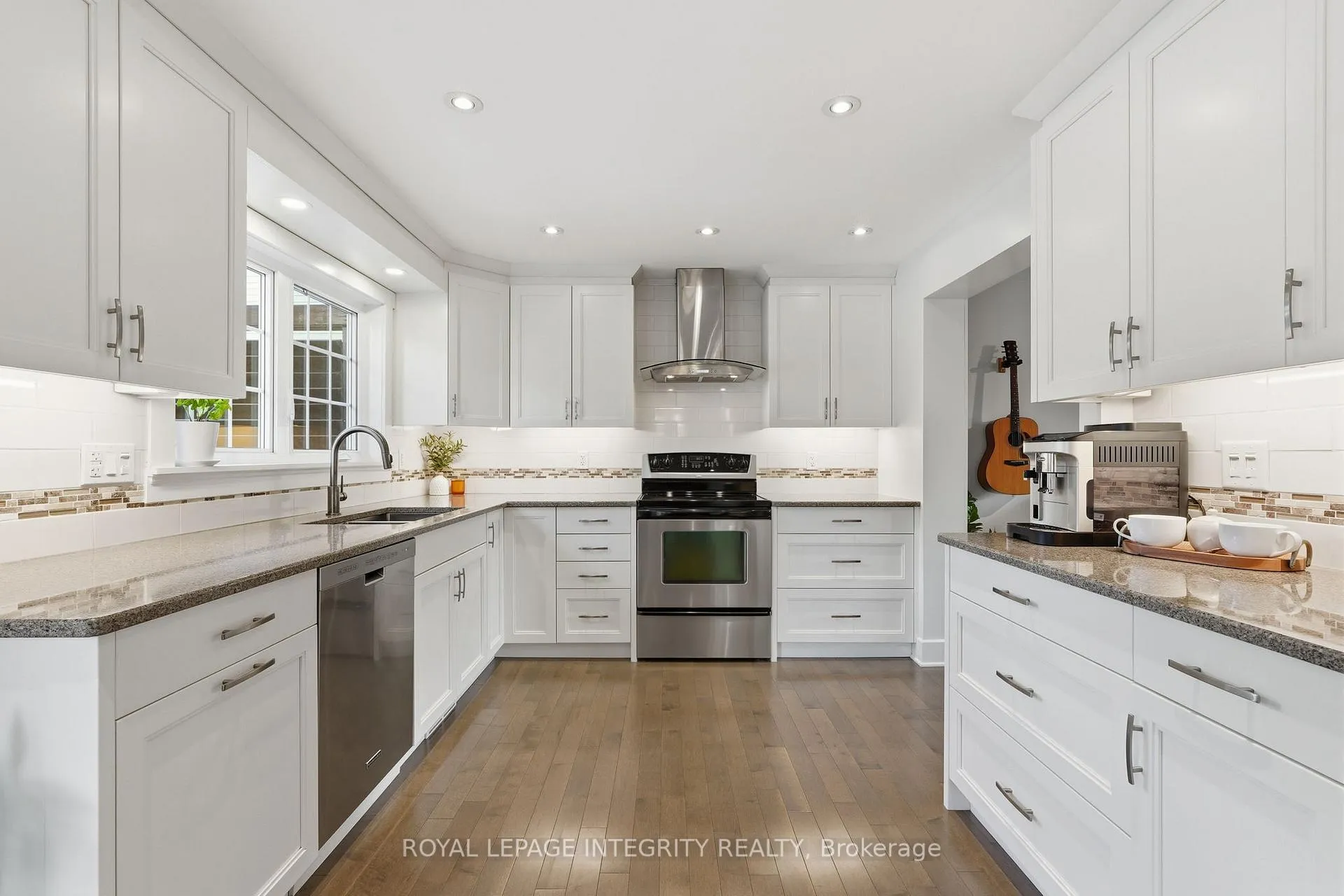 Photo 15 of 192 Park Grove Drive, Ottawa, Queenswood Heights South — HOMEH