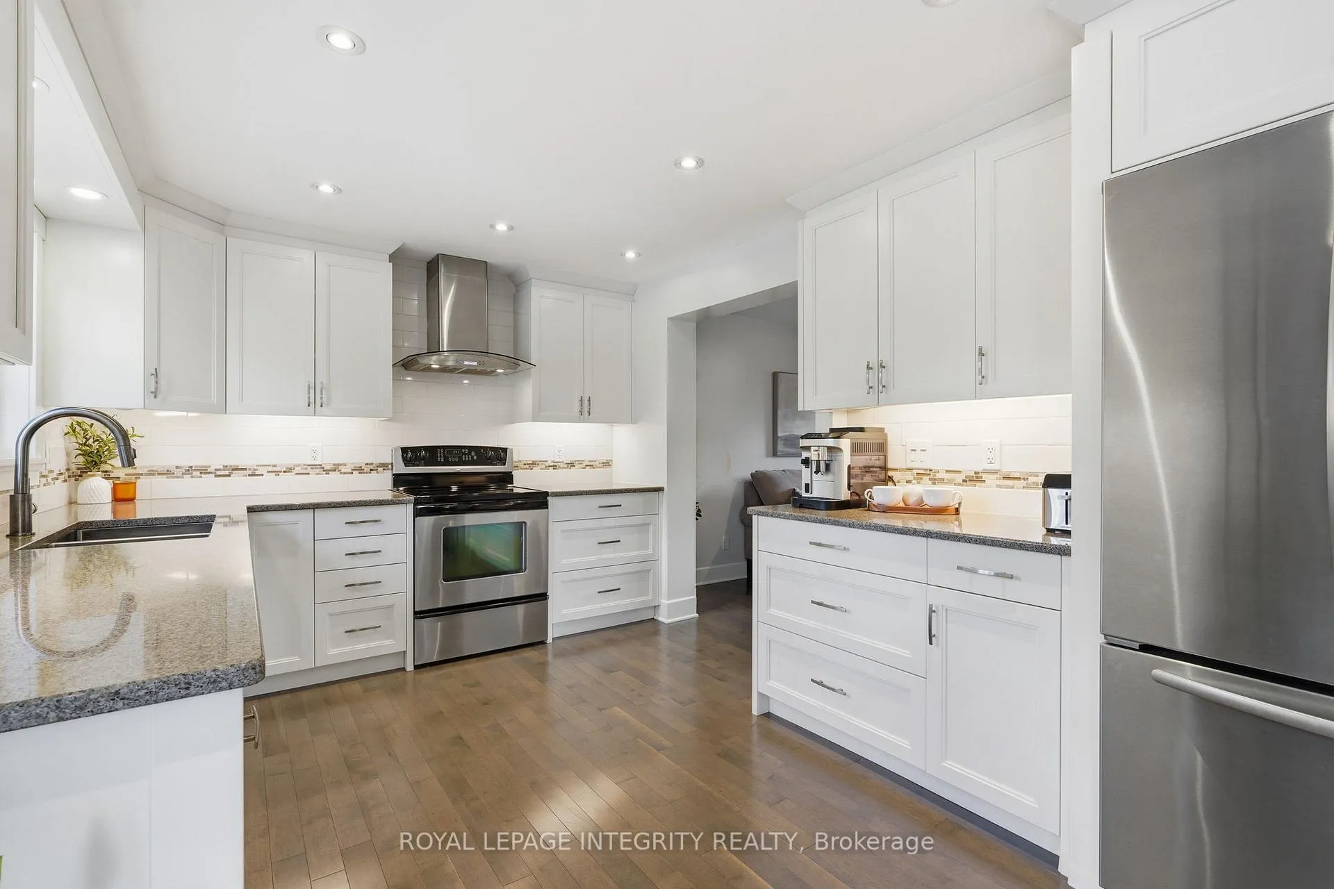 Photo 16 of 192 Park Grove Drive, Ottawa, Queenswood Heights South — HOMEH