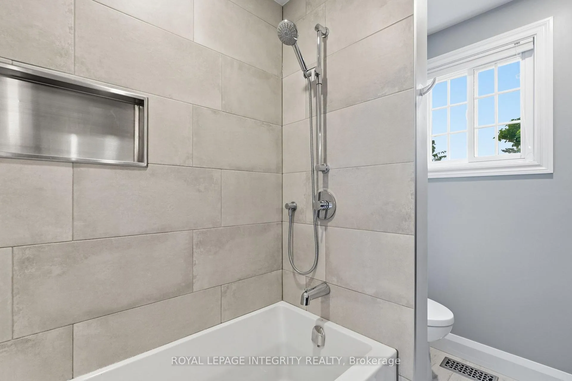 Photo 27 of 192 Park Grove Drive, Ottawa, Queenswood Heights South — HOMEH