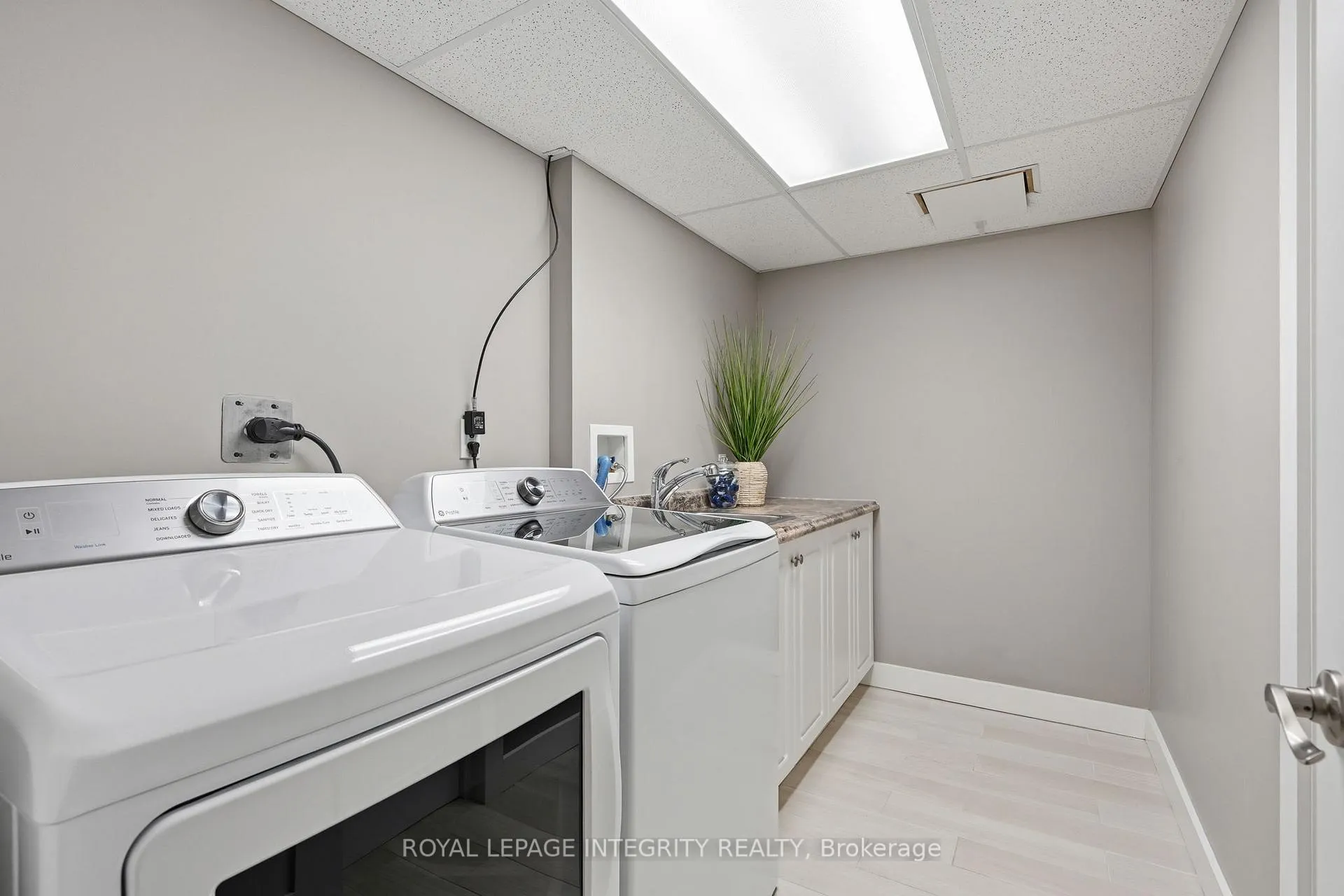 Photo 34 of 192 Park Grove Drive, Ottawa, Queenswood Heights South — HOMEH