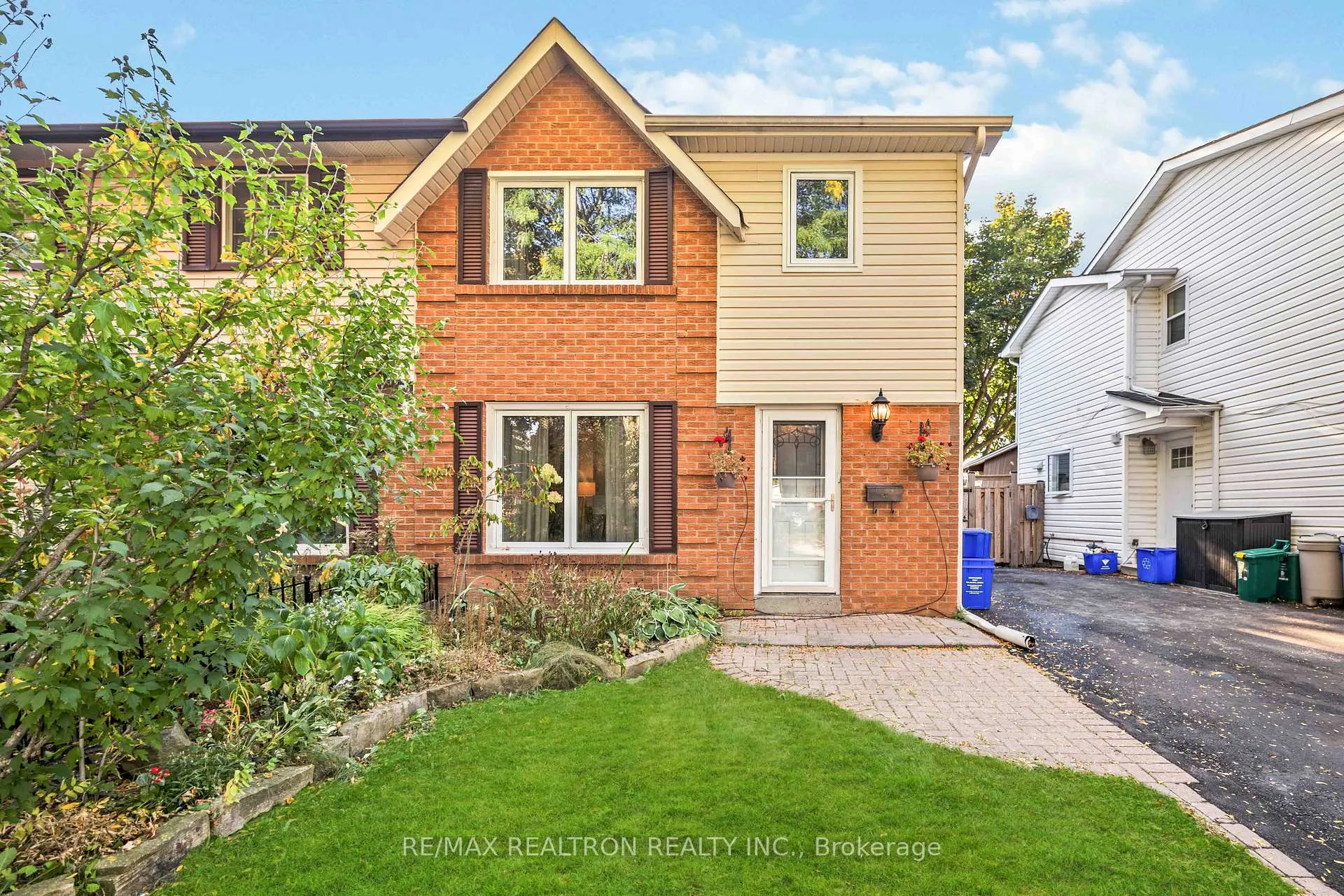 Photo 1 of 264 Galway Court, Oshawa, Vanier — HOMEH