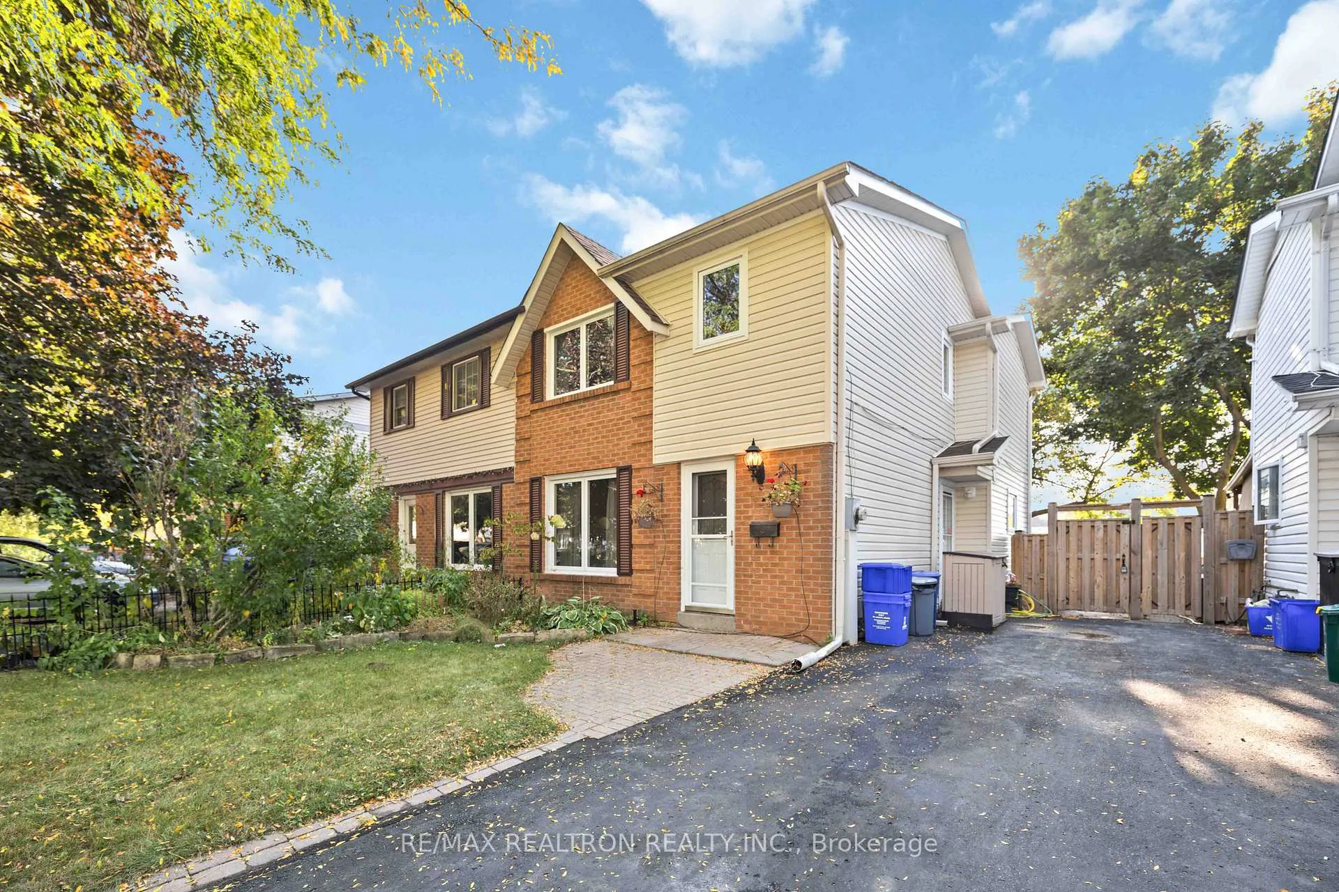 Photo 3 of 264 Galway Court, Oshawa, Vanier — HOMEH