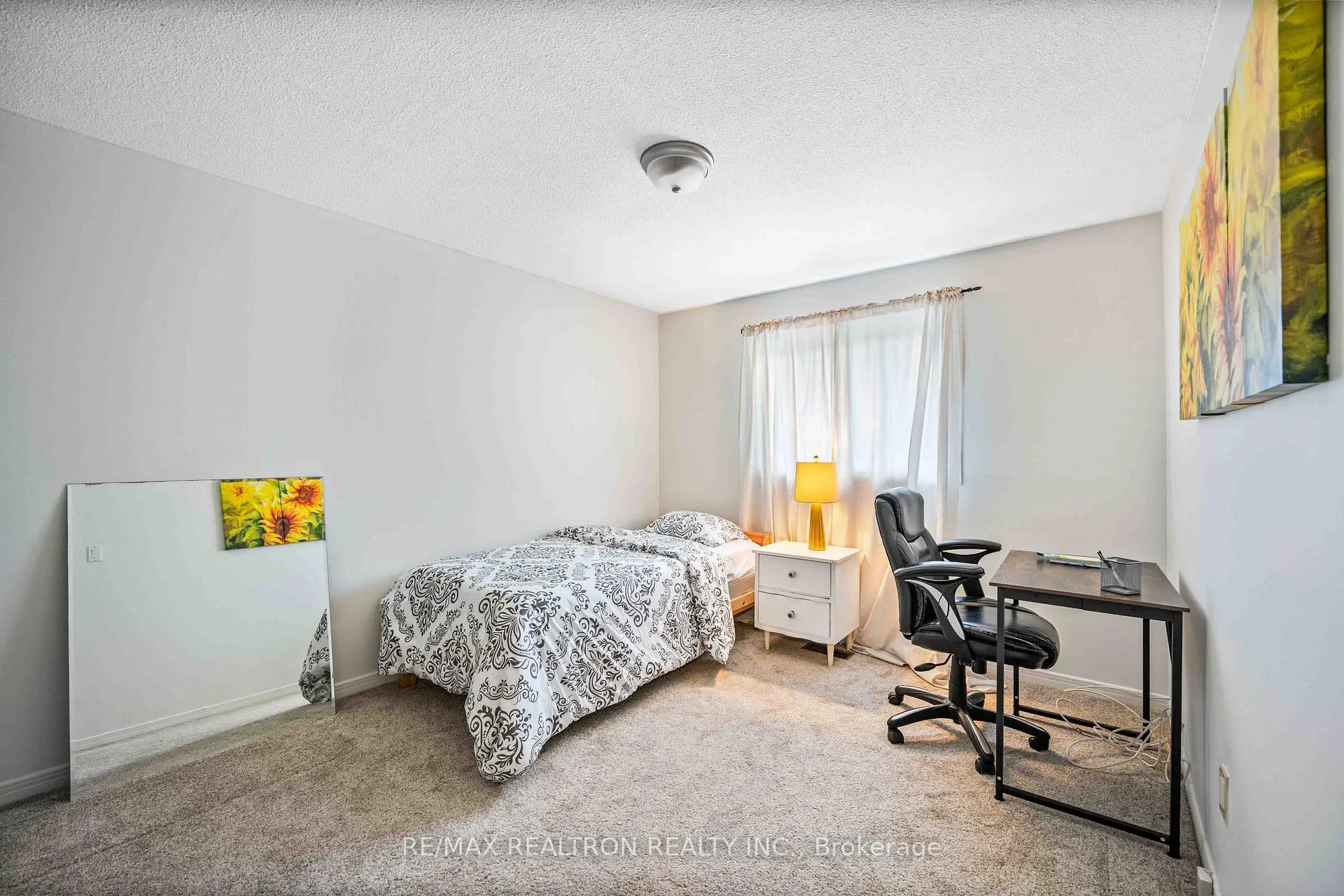 Photo 10 of 264 Galway Court, Oshawa, Vanier — HOMEH