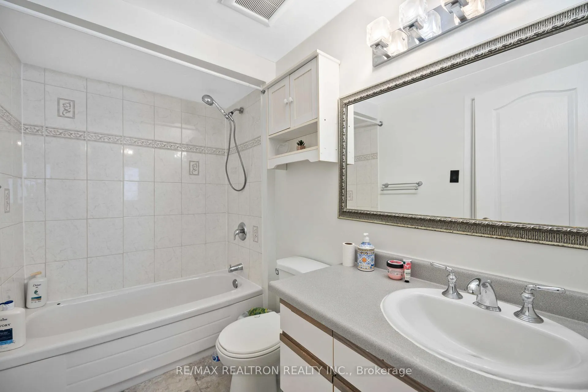 Photo 12 of 264 Galway Court, Oshawa, Vanier — HOMEH