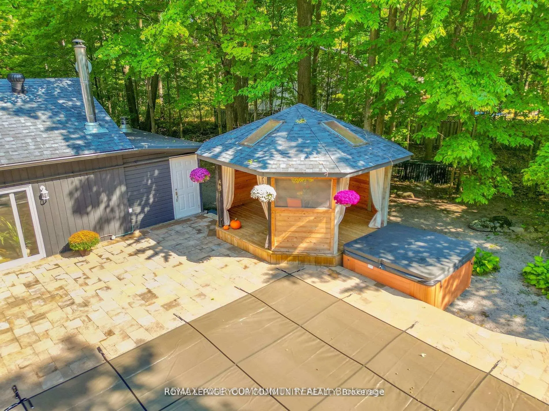 Photo 2 of 527 Big Bay Point Road, Innisfil, Rural Innisfil — HOMEH
