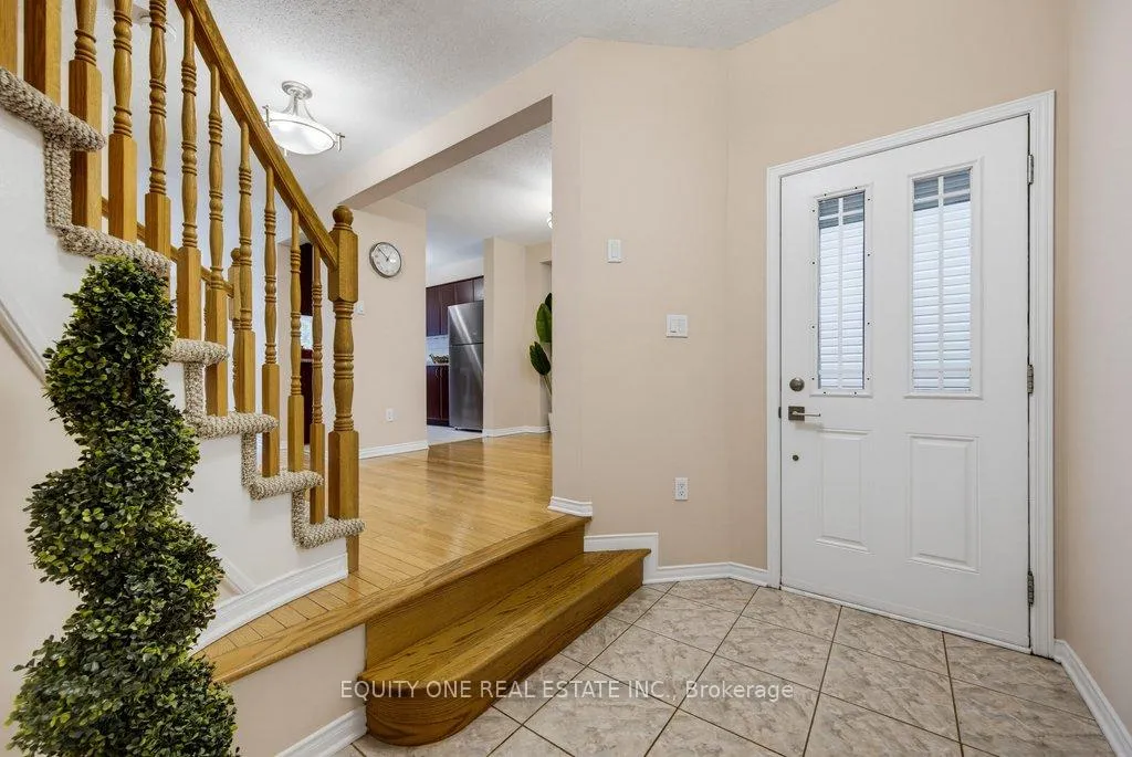 Photo 4 of 325 Applecross Crescent, Ottawa, Kanata - Morgan's Grant/South March — HOMEH