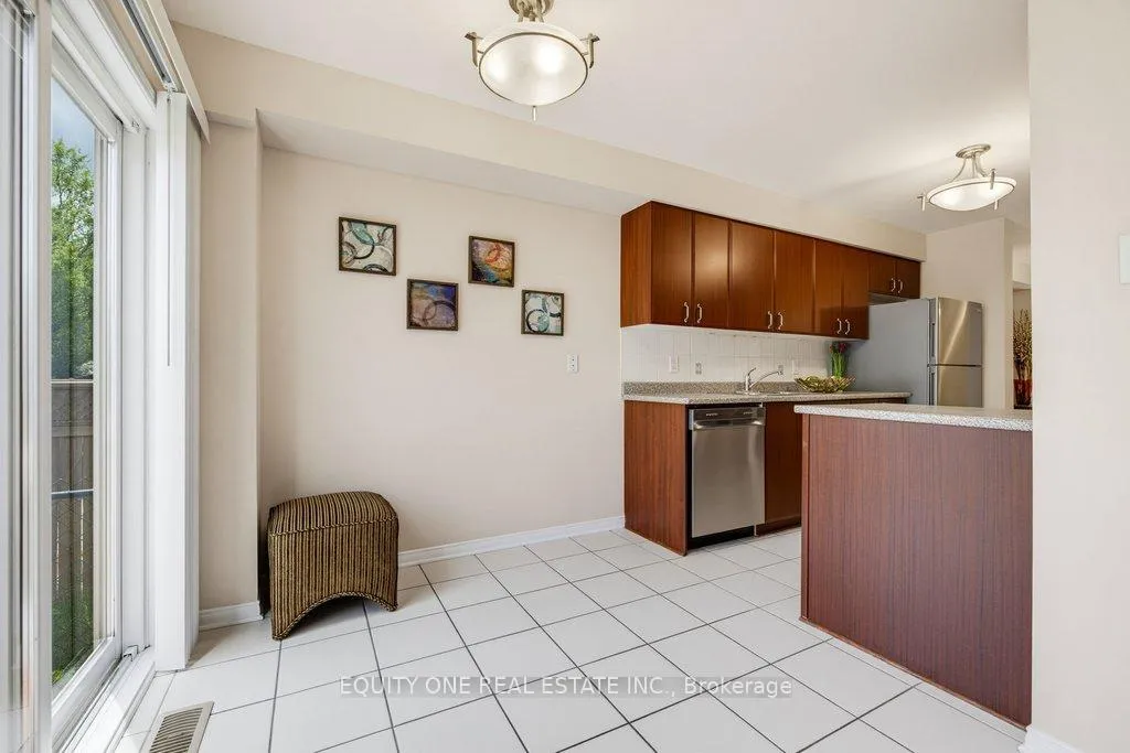 Photo 10 of 325 Applecross Crescent, Ottawa, Kanata - Morgan's Grant/South March — HOMEH