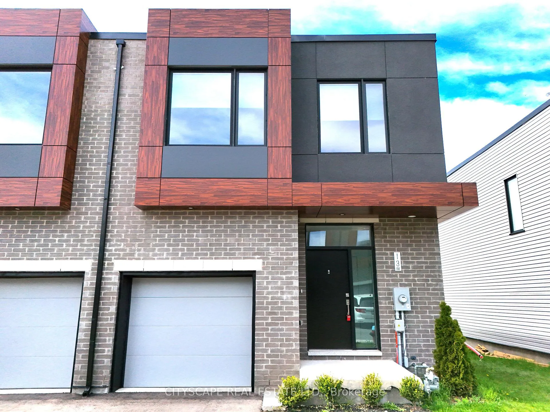 Photo 2 of Unit 13, 416 Dundas Street S, Cambridge — HOMEH