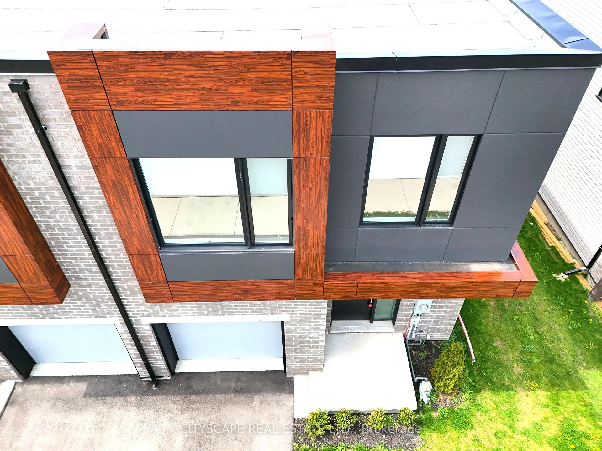 Photo 3 of Unit 13, 416 Dundas Street S, Cambridge — HOMEH