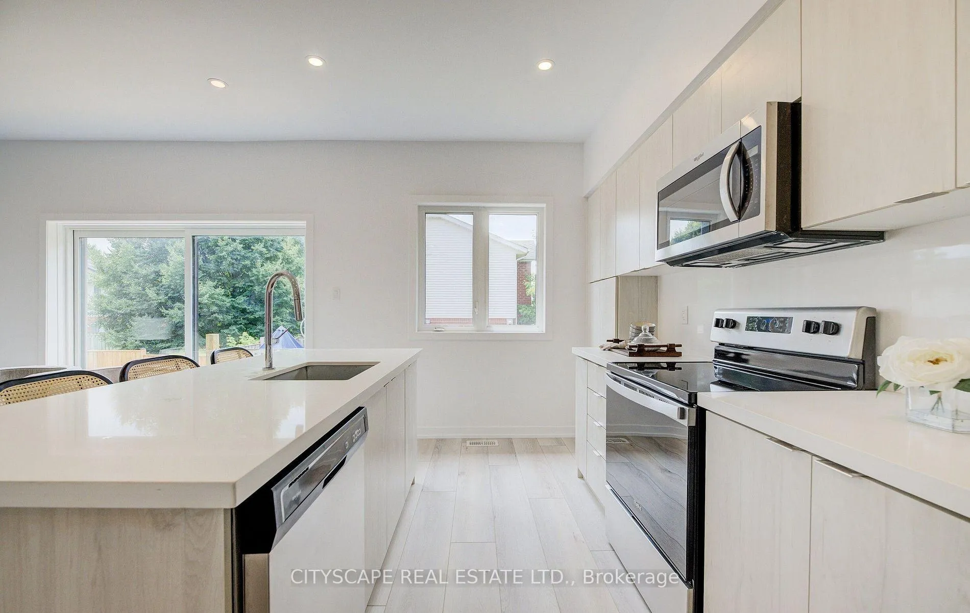 Photo 5 of Unit 13, 416 Dundas Street S, Cambridge — HOMEH