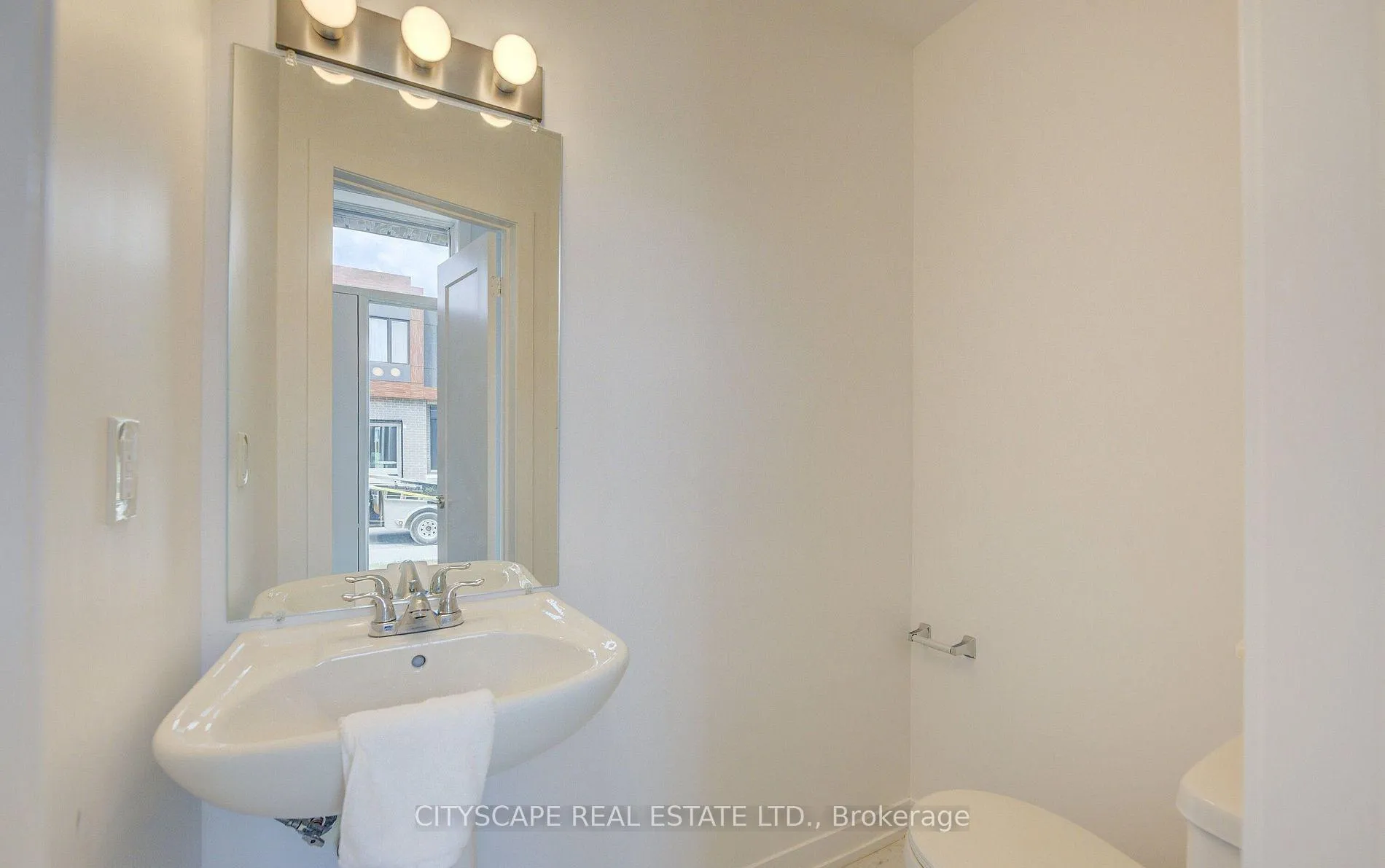 Photo 27 of Unit 13, 416 Dundas Street S, Cambridge — HOMEH
