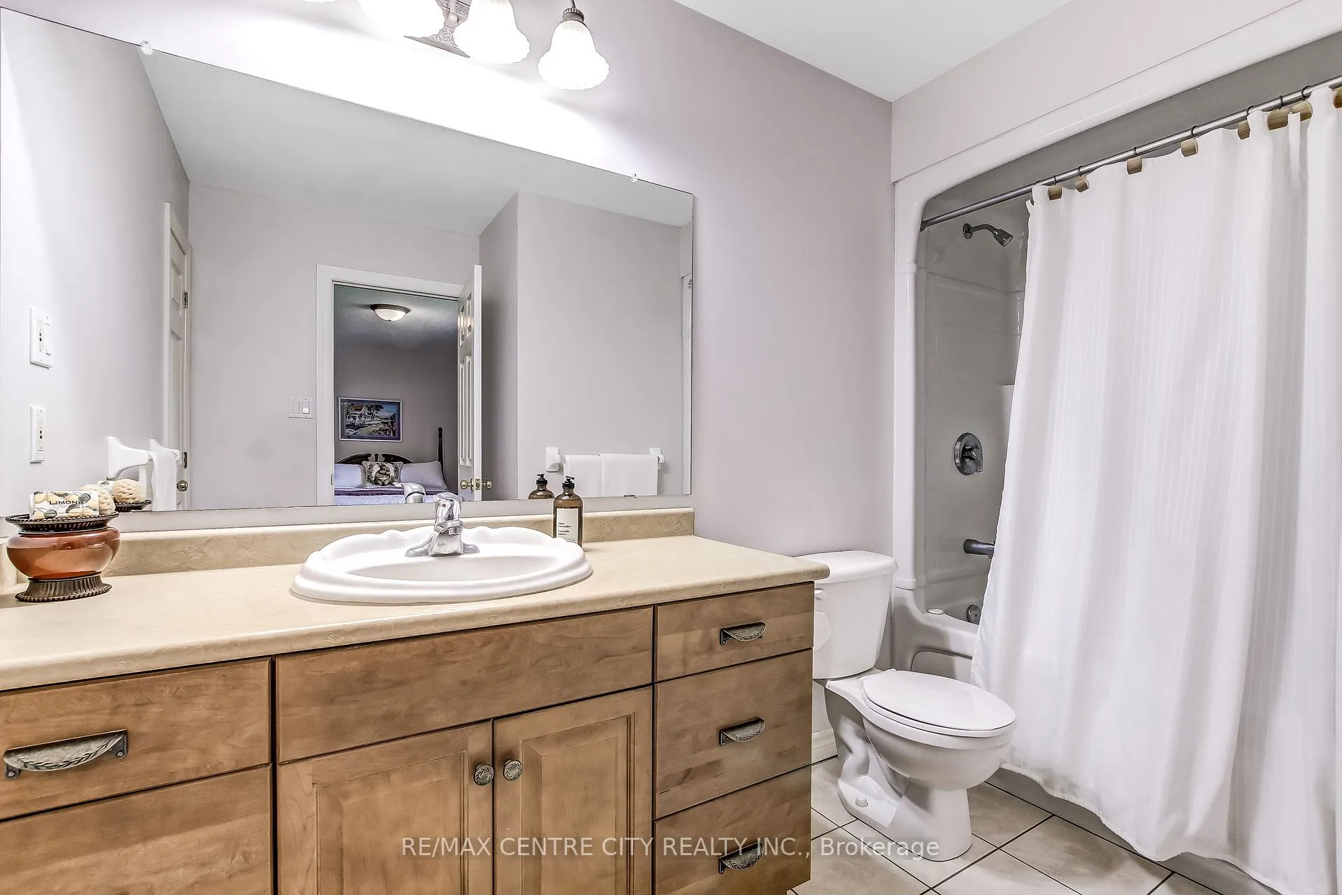 Photo 14 of 34 Lightbourne Avenue, Stratford — HOMEH