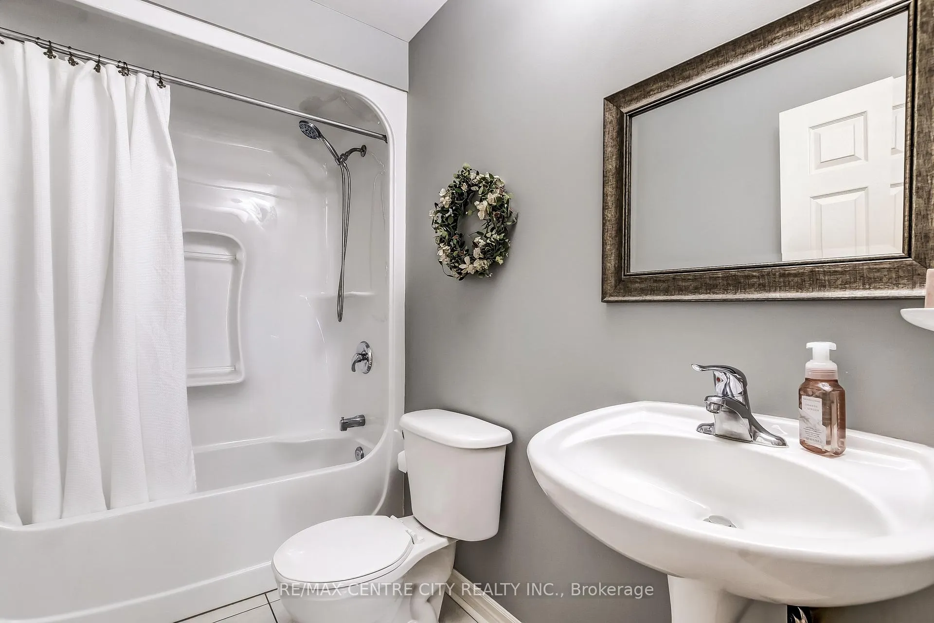 Photo 16 of 34 Lightbourne Avenue, Stratford — HOMEH