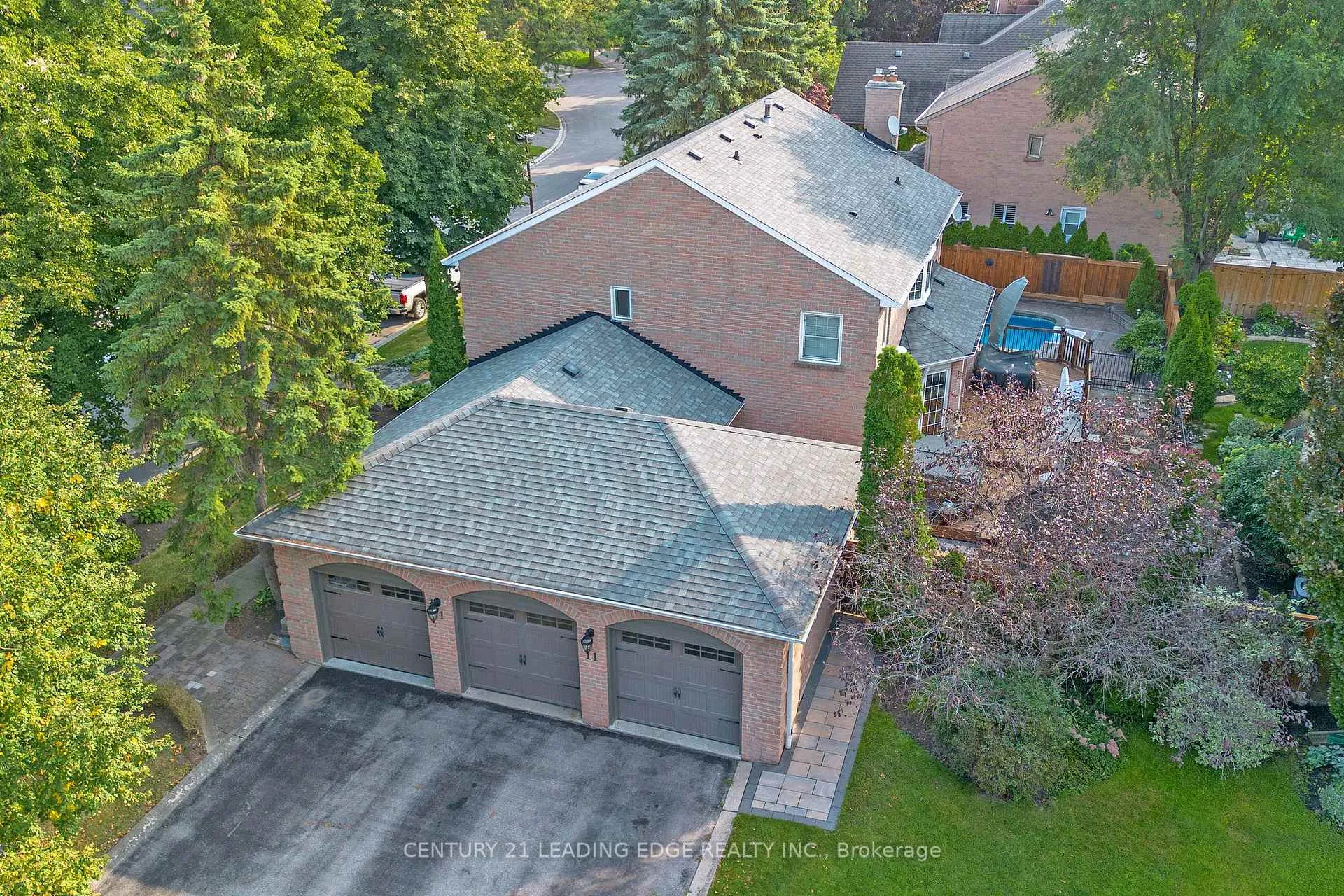 Photo 2 of 11 Hedgewood Drive, Markham, Unionville — HOMEH