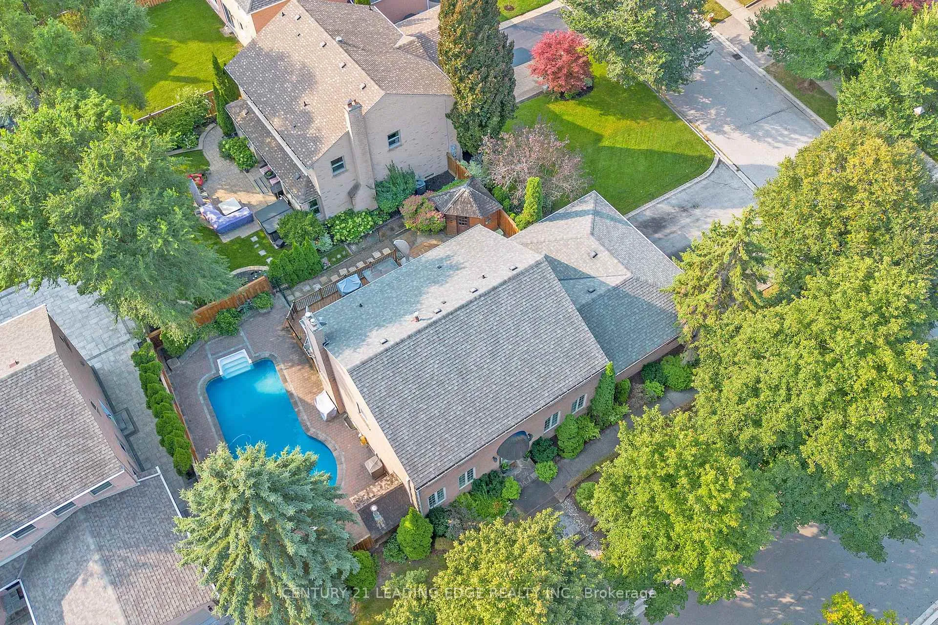 Photo 3 of 11 Hedgewood Drive, Markham, Unionville — HOMEH