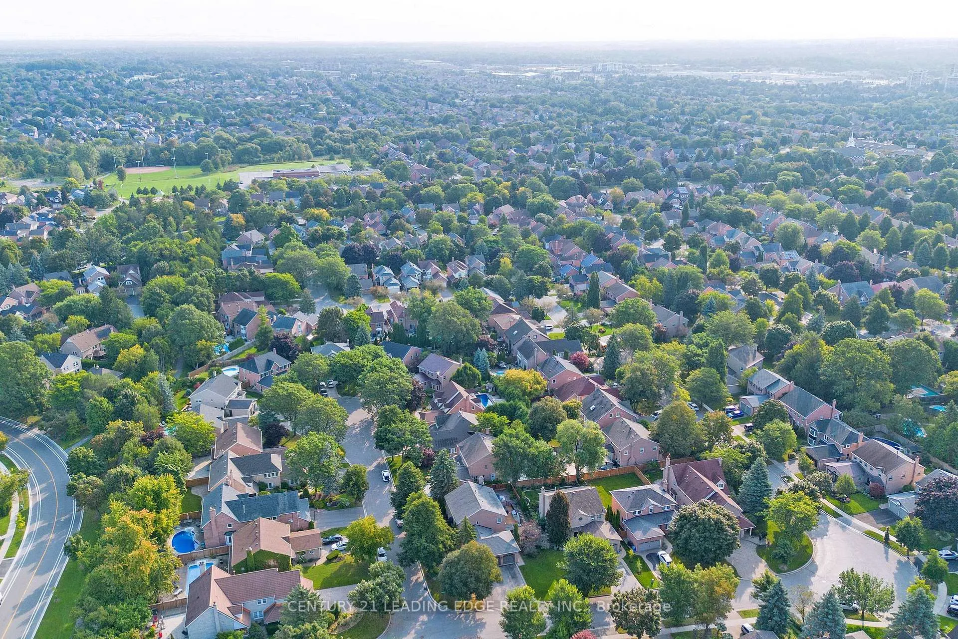 Photo 49 of 11 Hedgewood Drive, Markham, Unionville — HOMEH