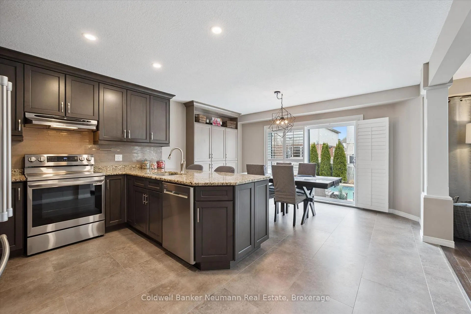 Photo 12 of 68 Grey Oak Drive, Guelph, Pineridge/Westminster Woods — HOMEH