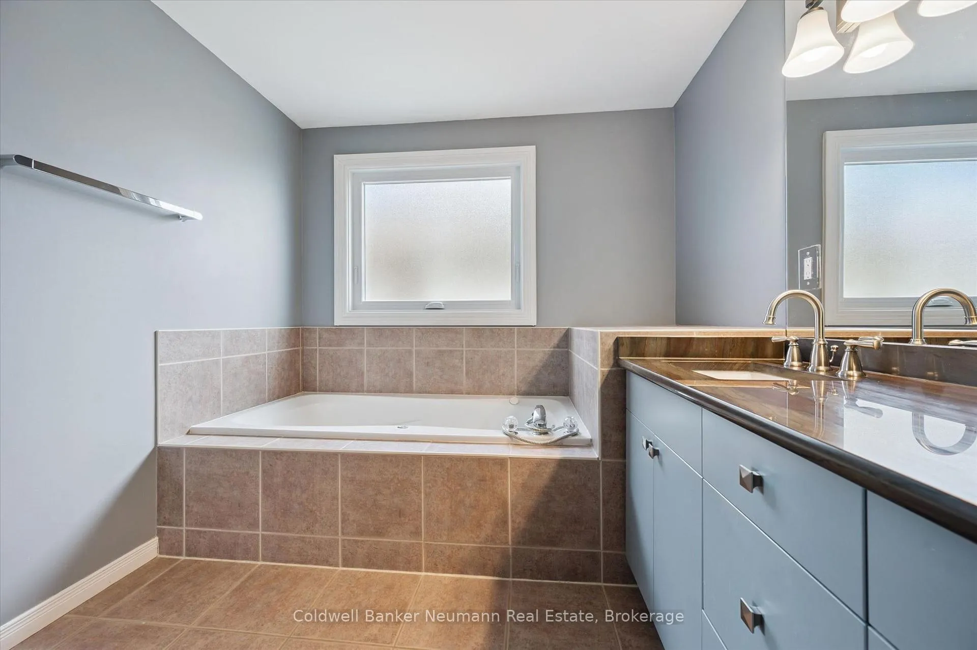 Photo 34 of 68 Grey Oak Drive, Guelph, Pineridge/Westminster Woods — HOMEH