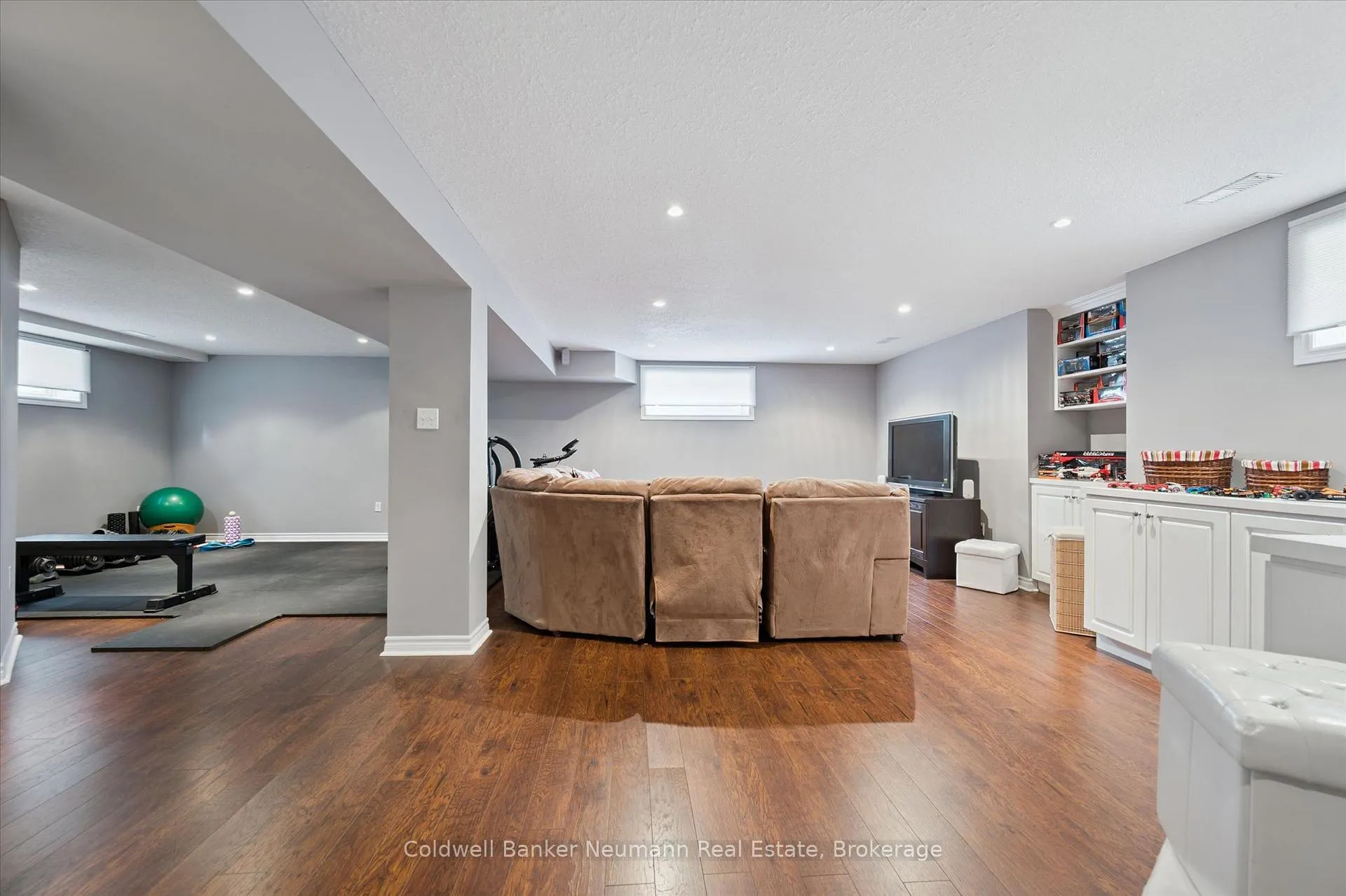 Photo 36 of 68 Grey Oak Drive, Guelph, Pineridge/Westminster Woods — HOMEH